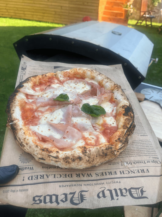 Pica pečena v peči za pico